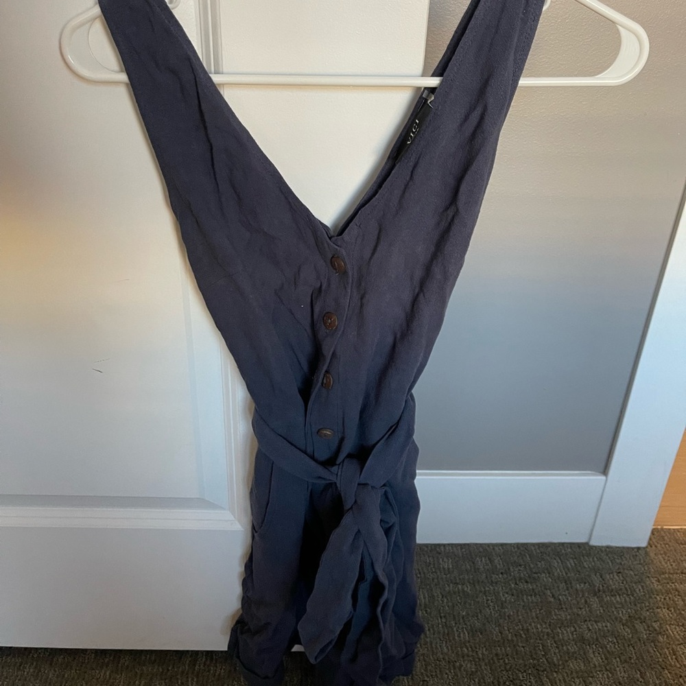 Vici, Garner pocketed button down the romper - Navy, Size Small